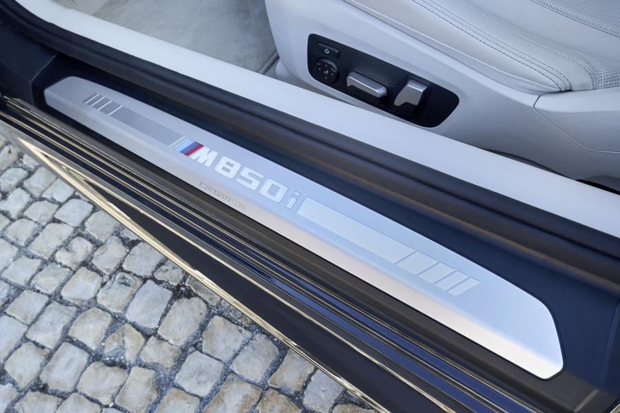Детали интерьера BMW M850i xDrive Convertible (G14) 2018 года  (WW) (фото 146 из 183)